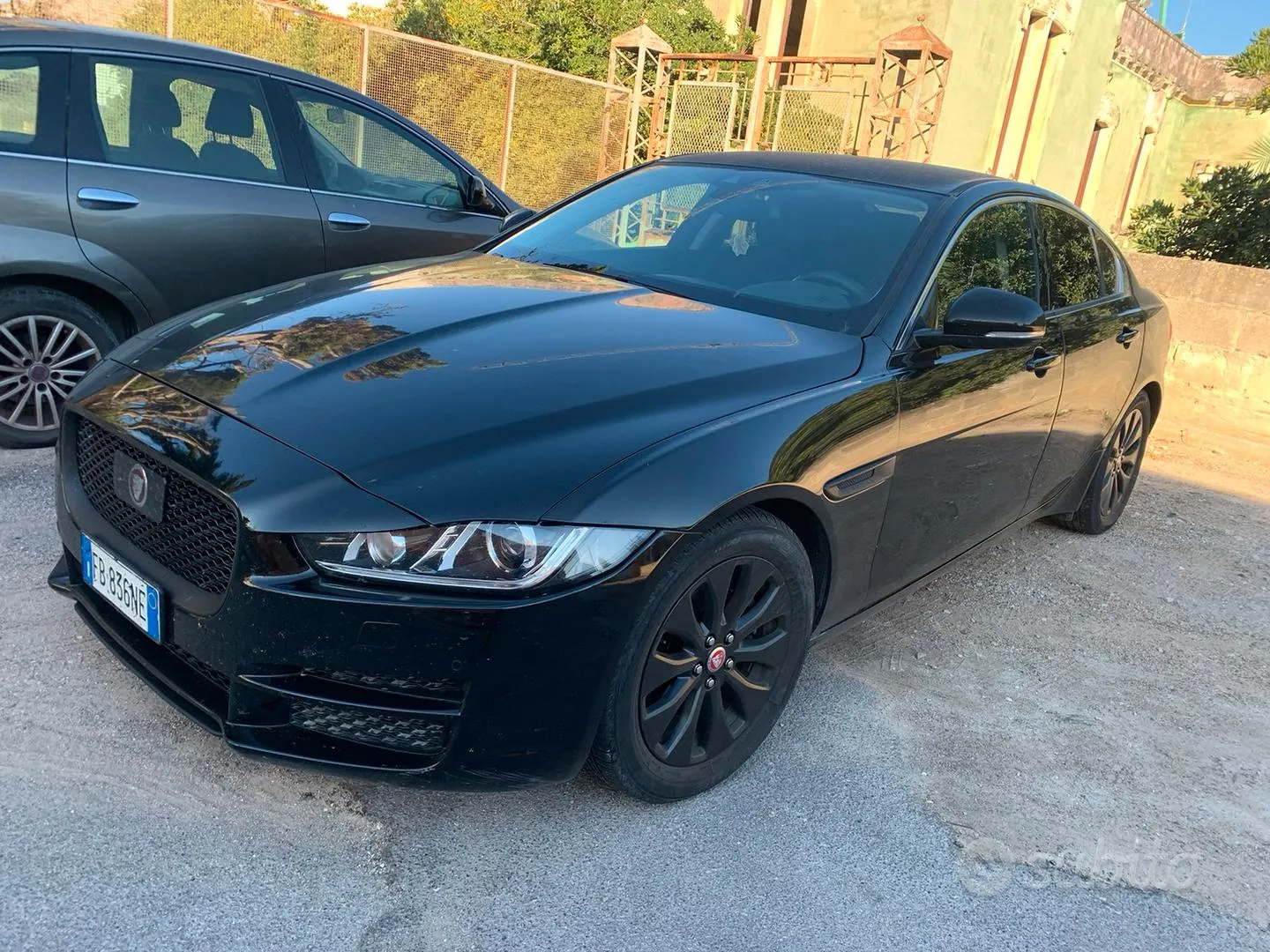 Jaguar Xe 2015 photo 3