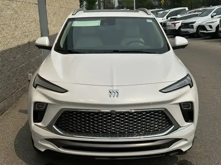 Buick Encore 2026 photo 2