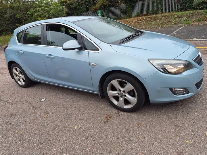 Vauxhall Astra 2010 photo 5
