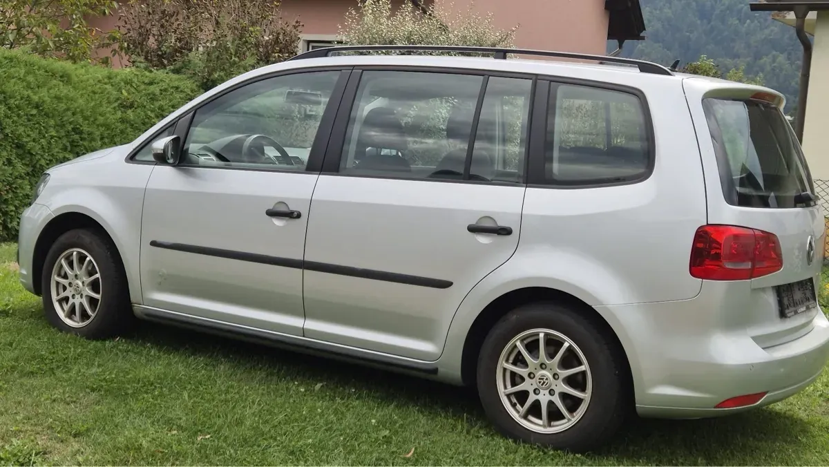 Volkswagen Touran 2014 photo 2
