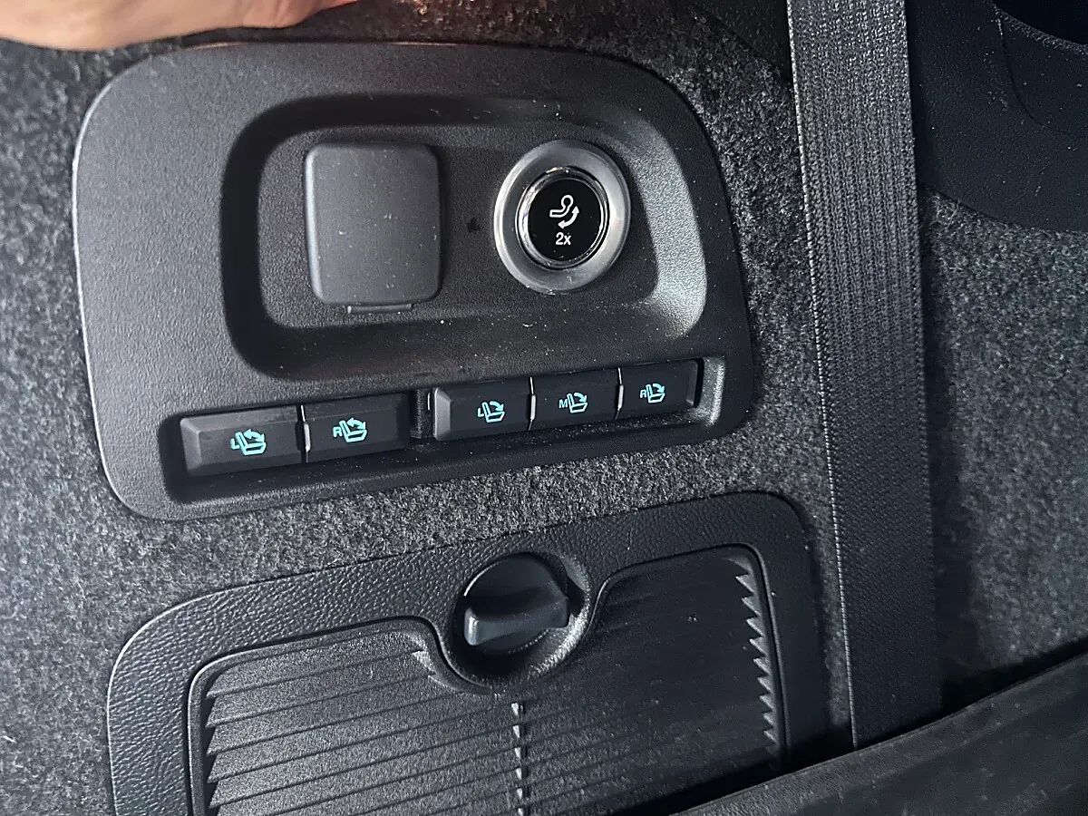 Ford Galaxy 2022 photo 2