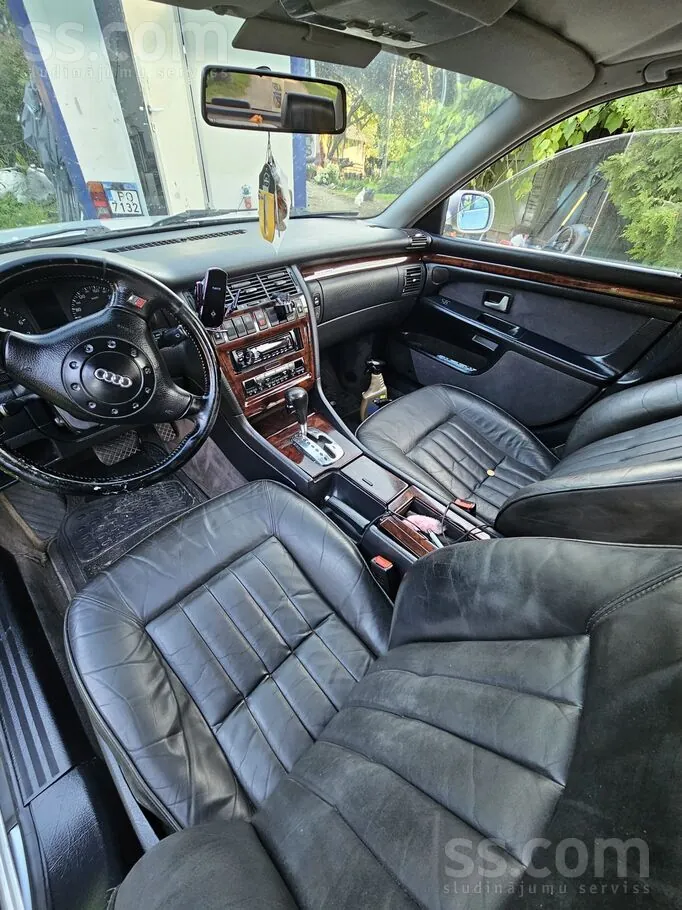 Audi A8 1996 photo 4