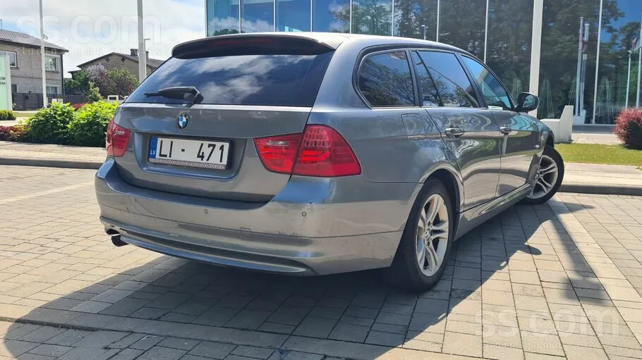 BMW 318D 2010 photo 3