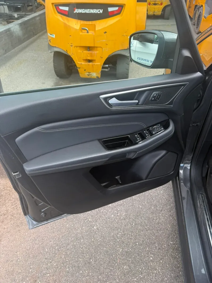 Ford Galaxy 2023 photo 3
