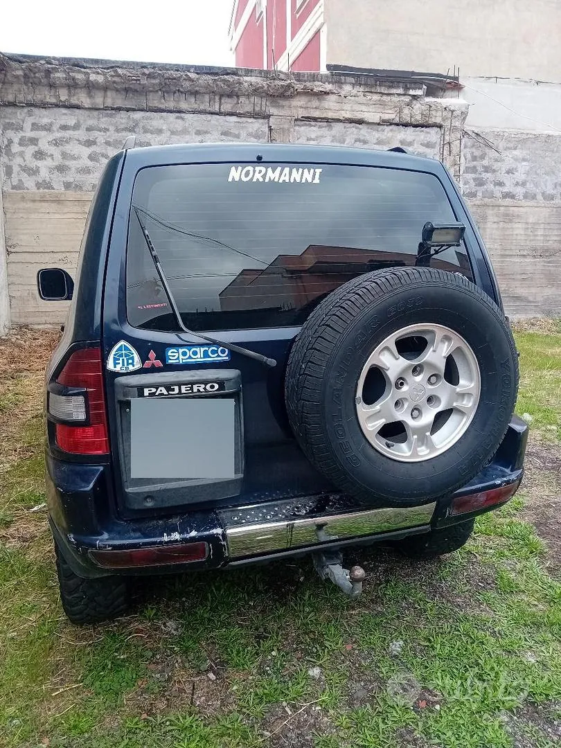 Mitsubishi Pajero 2002 photo 2