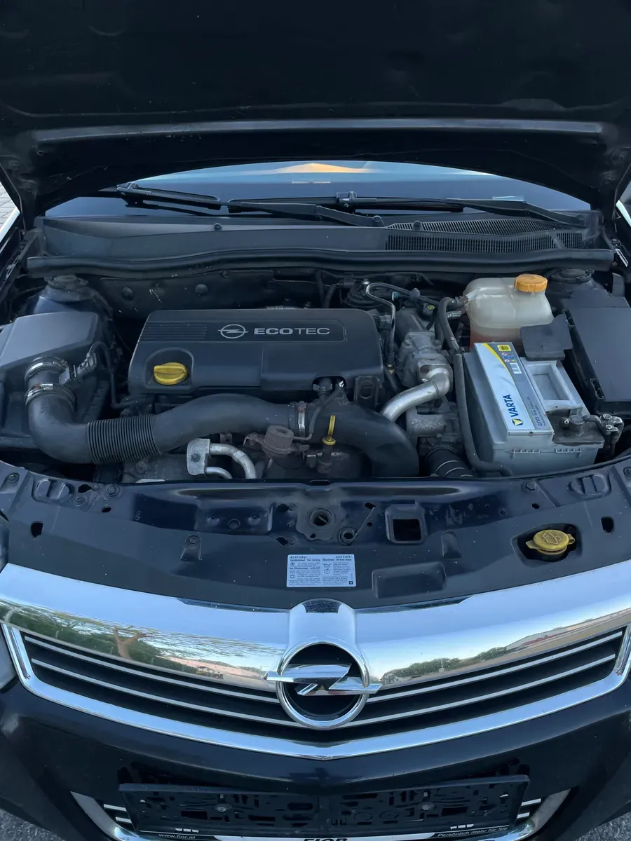 Opel Astra 2009 photo 2