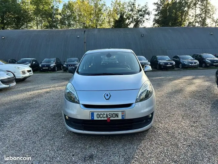 Renault Scenic 2012 photo 2
