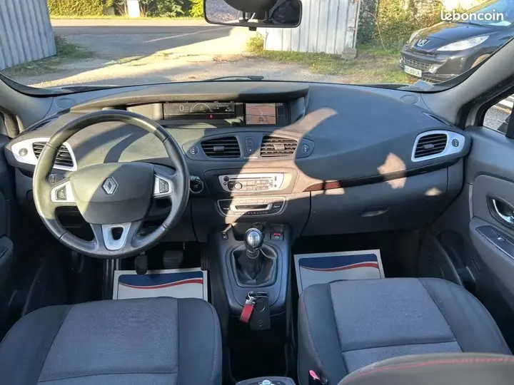 Renault Scenic 2012 photo 4