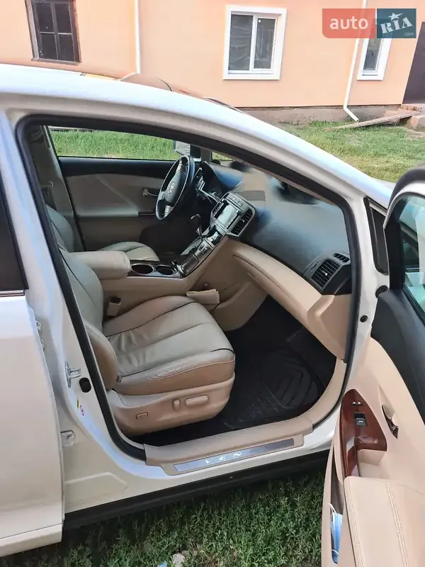 Toyota Venza 2011 photo 2