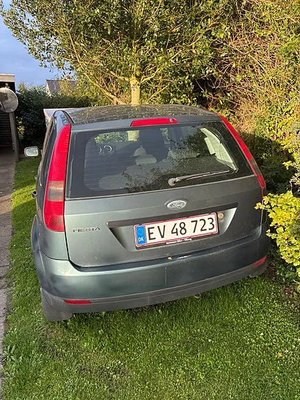Ford Fiesta 2004 photo 2