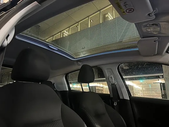 Peugeot 208 2016 photo 5
