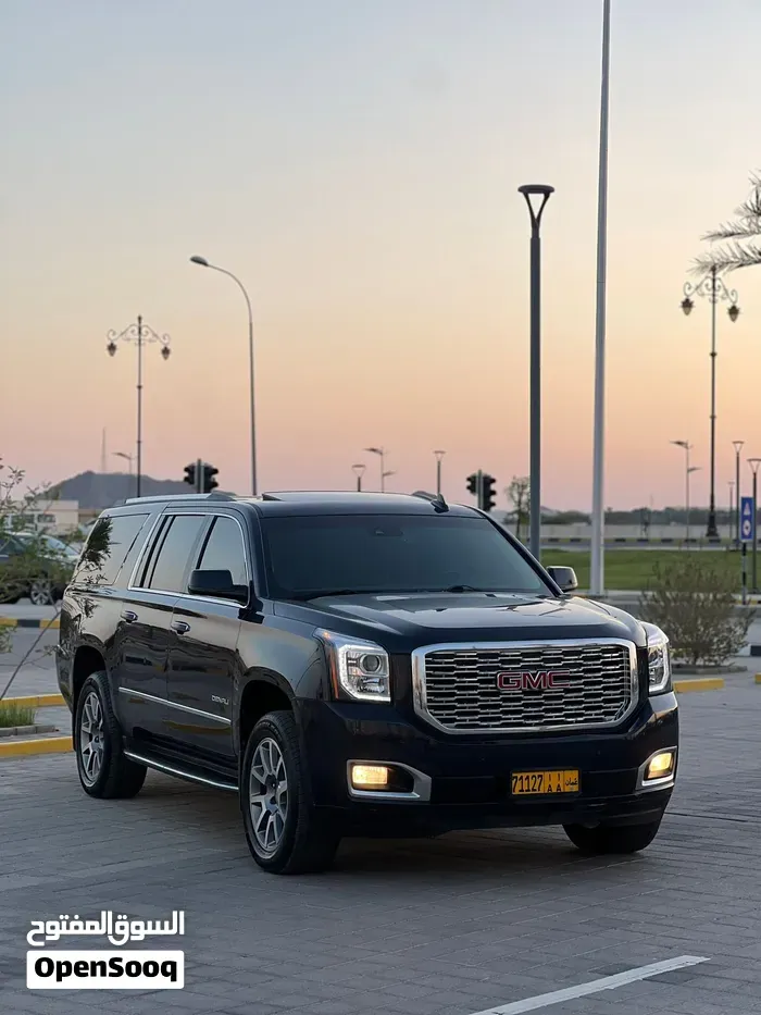 GMC Suburban 2018 photo 5