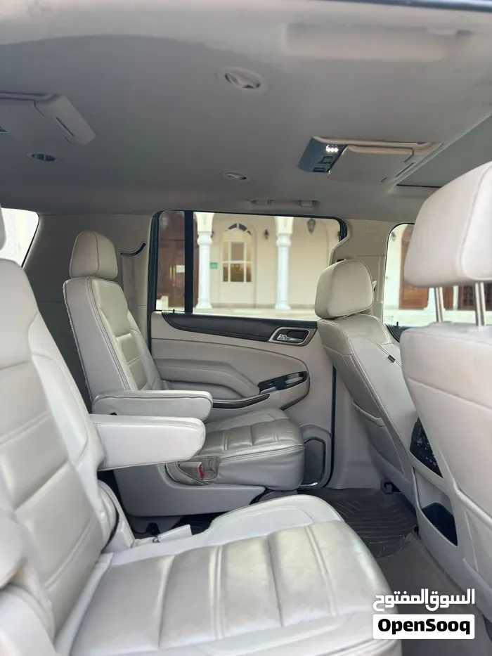 GMC Suburban 2018 photo 4