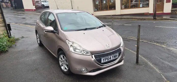 Peugeot 208 2014 photo 2
