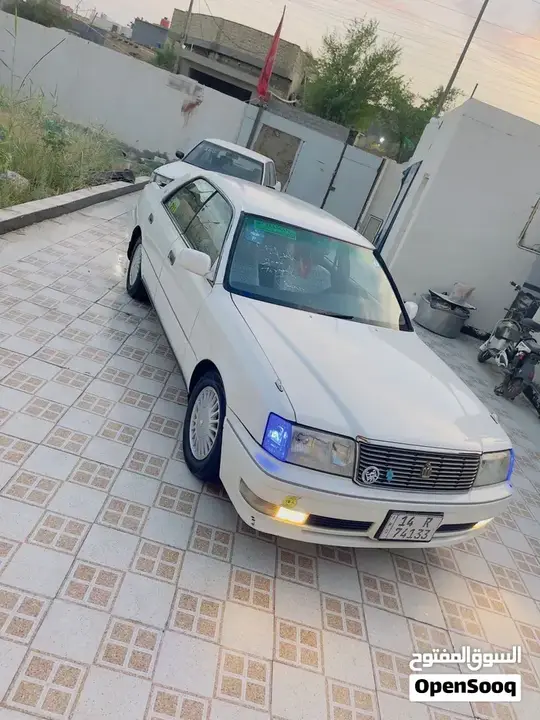 Toyota Crown 2000 photo 2