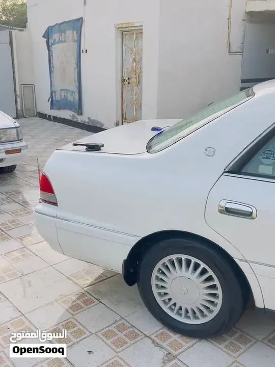 Toyota Crown 2000 photo 3
