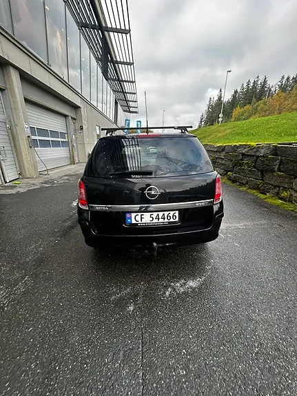 Opel Astra 2010 photo 5
