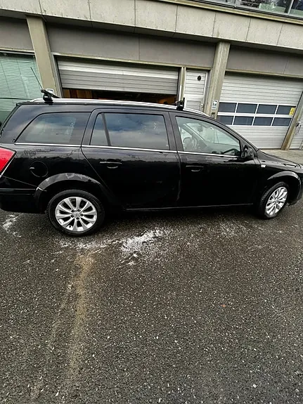 Opel Astra 2010 photo 3