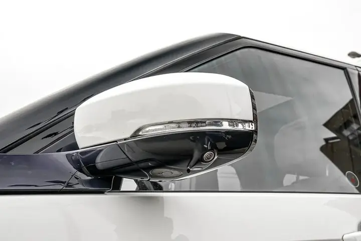 Land Rover Discovery 2022 photo 4