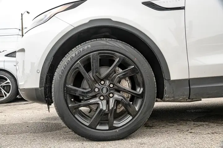 Land Rover Discovery 2022 photo 3