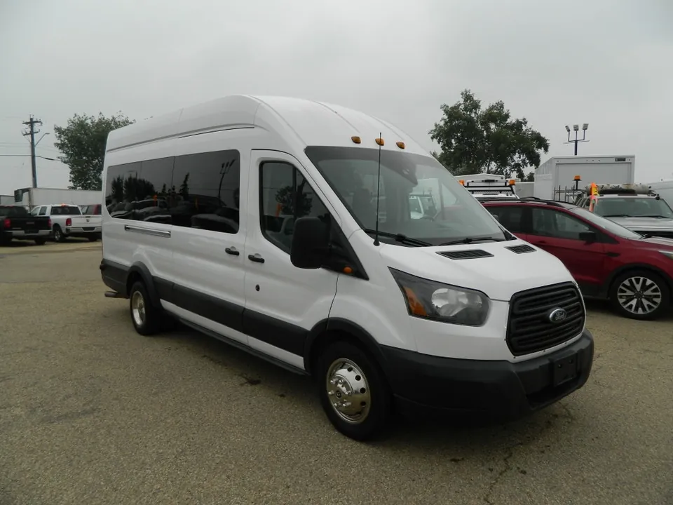 Ford Transit Passenger 2015 photo 2