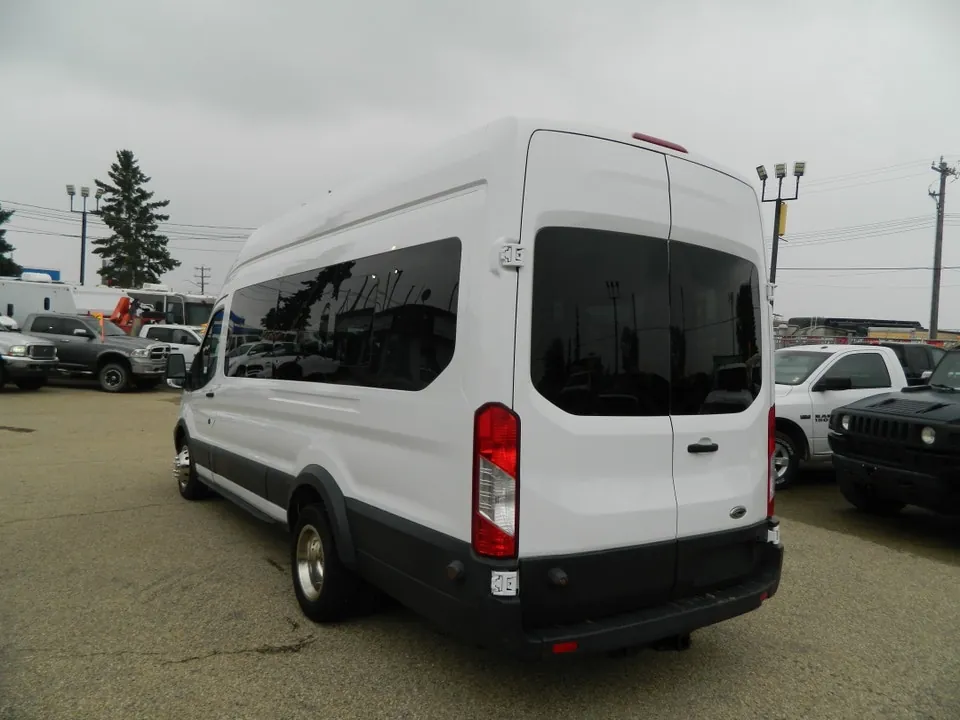 Ford Transit Passenger 2015 photo 4