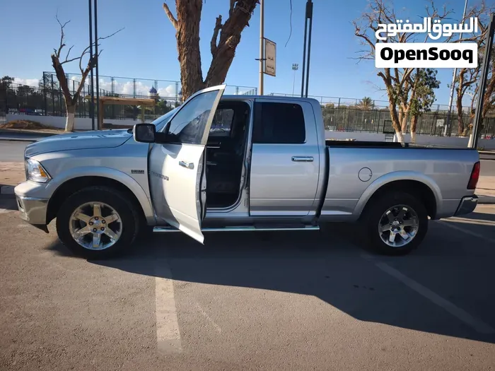 Dodge Ram Laramie 2011 photo 2