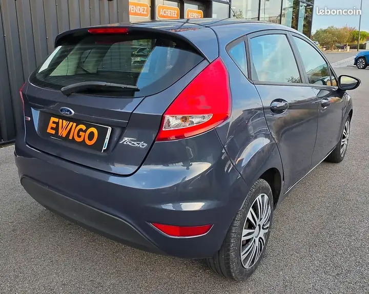 Ford Fiesta 2011 photo 2