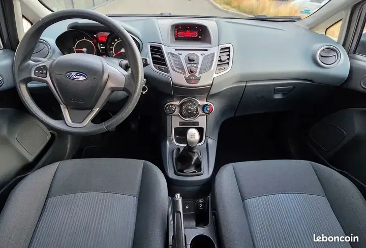 Ford Fiesta 2011 photo 4