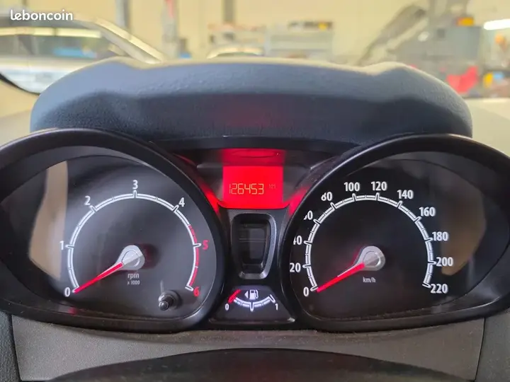 Ford Fiesta 2011 photo 5