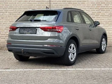 Audi Q3 2021 photo 2