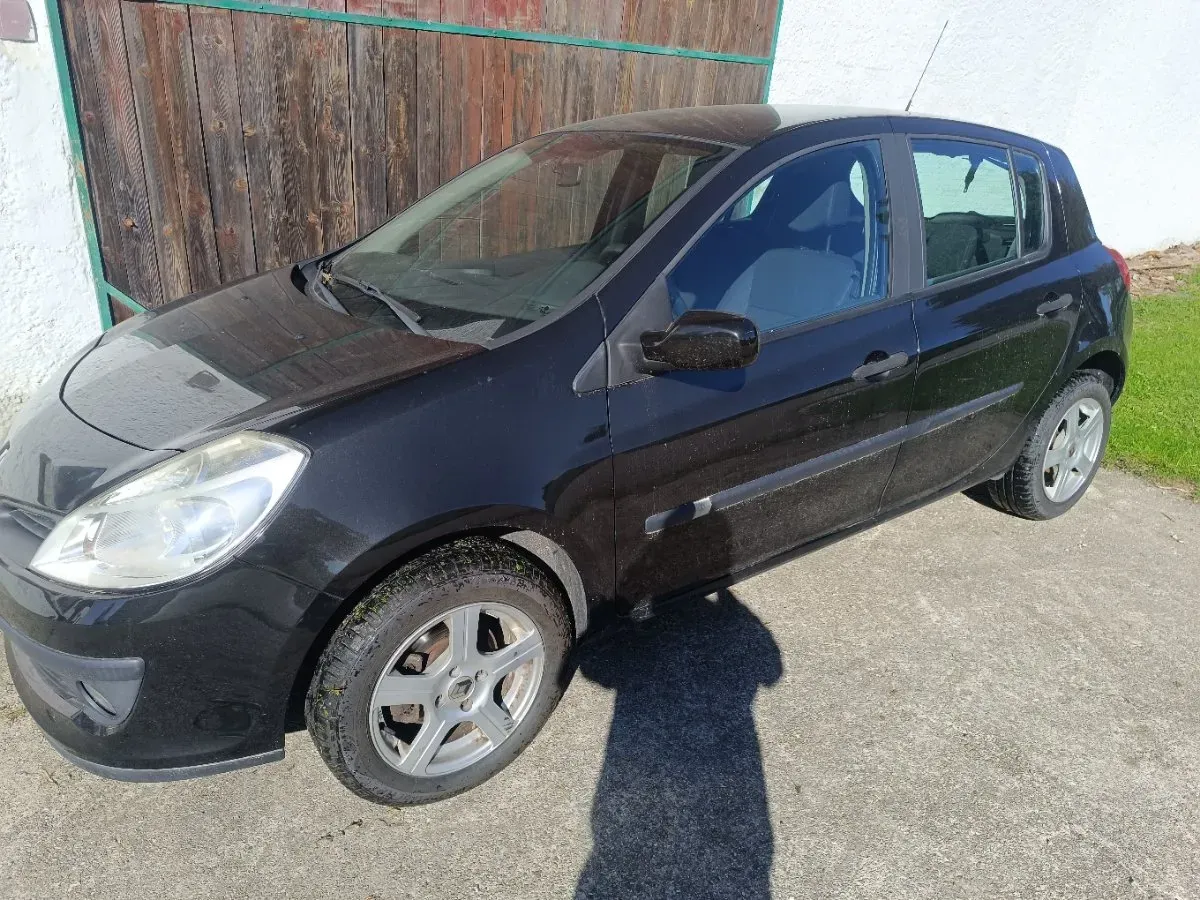 Renault Clio 2006 photo 2