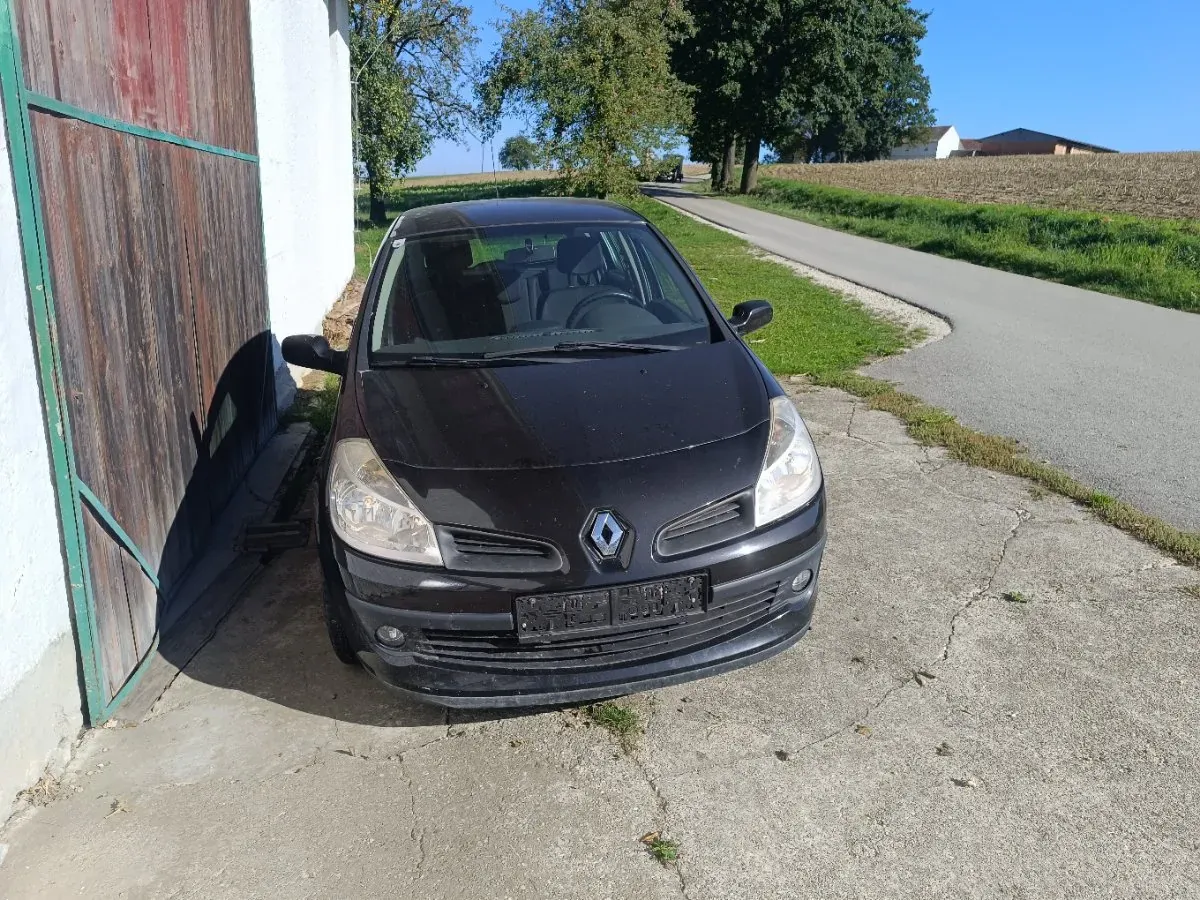 Renault Clio 2006 photo 3
