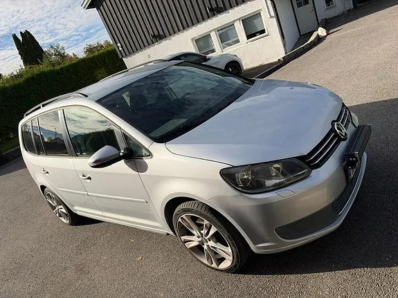Volkswagen Touran 2011 photo 4