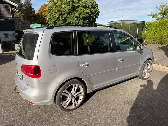 Volkswagen Touran 2011 photo 3
