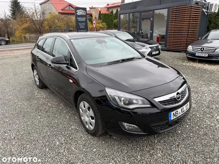 Opel Astra 2011 photo 3