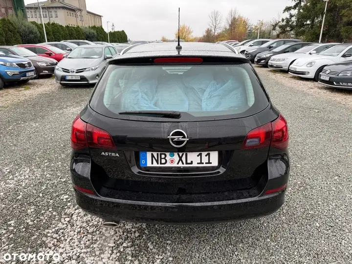 Opel Astra 2011 photo 5