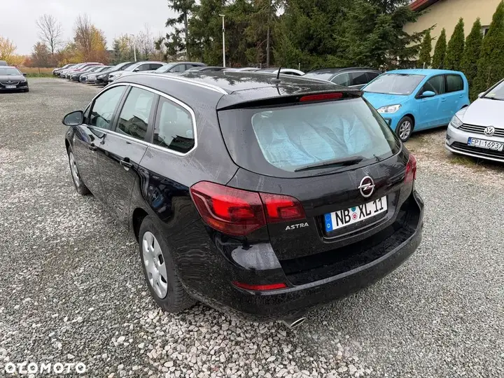 Opel Astra 2011 photo 4