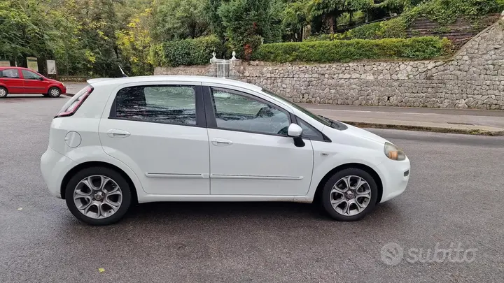 Fiat Punto 2012 photo 3