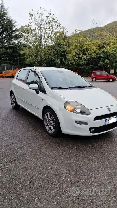 Fiat Punto 2012 photo 2