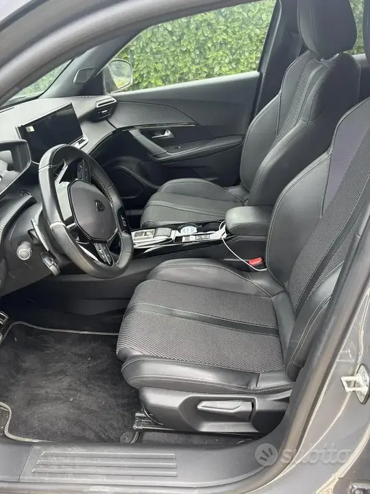 Peugeot 2008 2023 photo 5