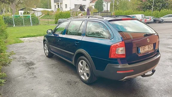 Skoda Octavia Scout 2011 photo 2