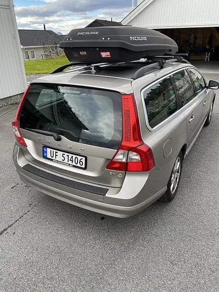 Volvo V70 2011 photo 2