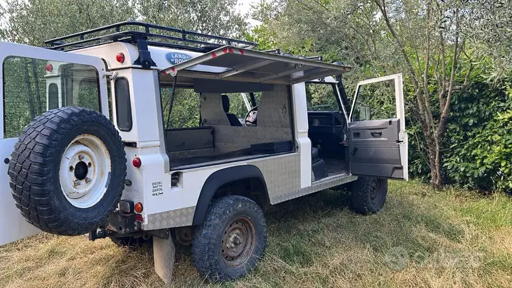 Land Rover Defender 1997 photo 2