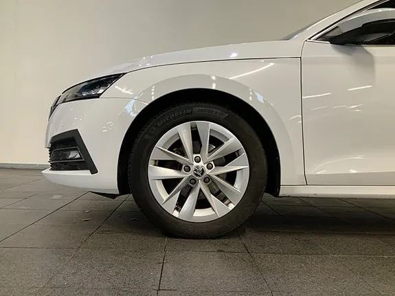 Skoda Octavia 2021 photo 3