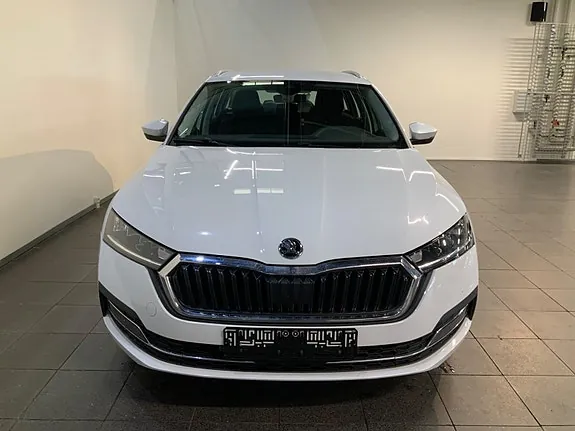 Skoda Octavia 2021 photo 2