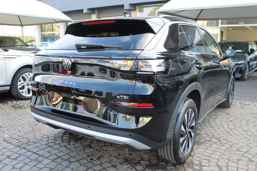 Volkswagen T-Roc 2026 photo 2