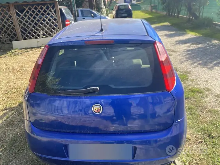 Fiat Grande Punto 2005 photo 2