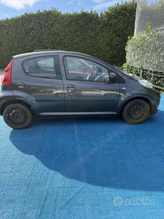Peugeot 107 2006 photo 2