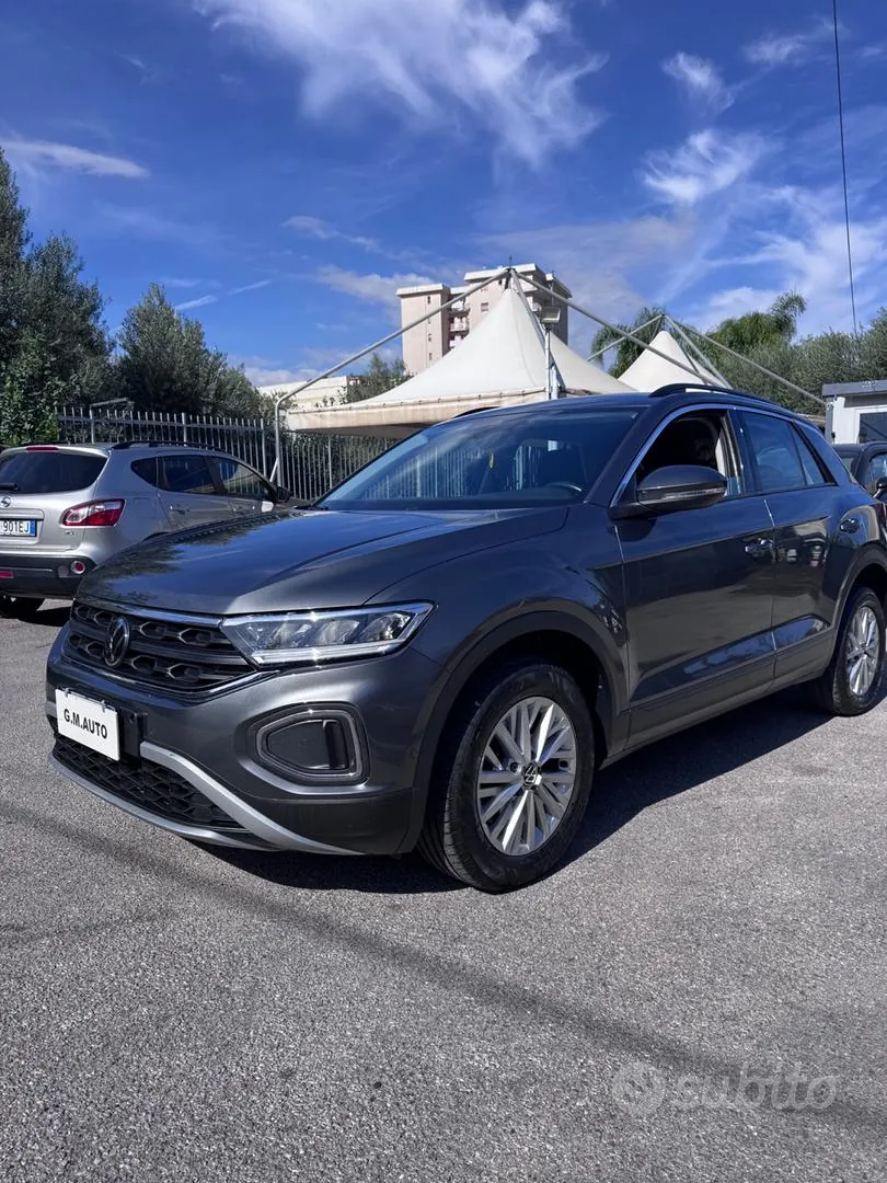 Volkswagen T-Roc 2023 photo 2
